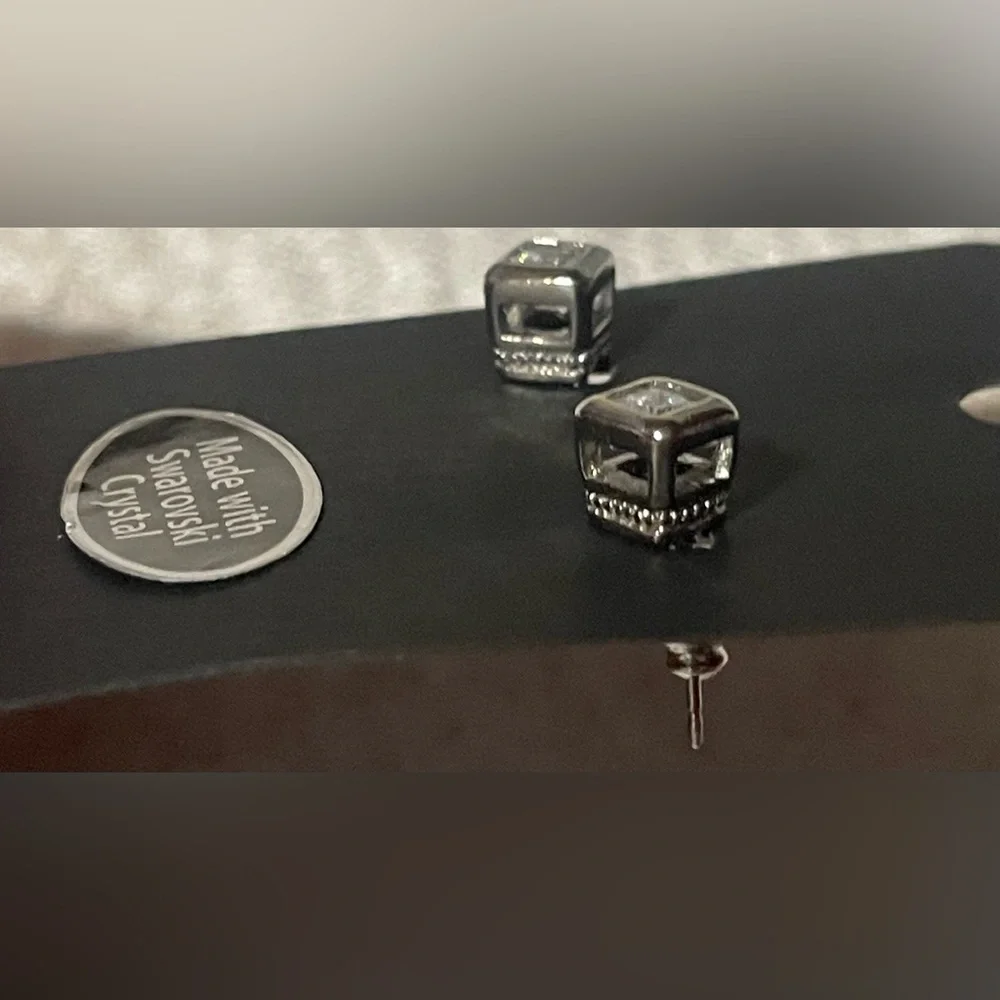 Swarovski Silver Crystal‎ Stud Earrings!